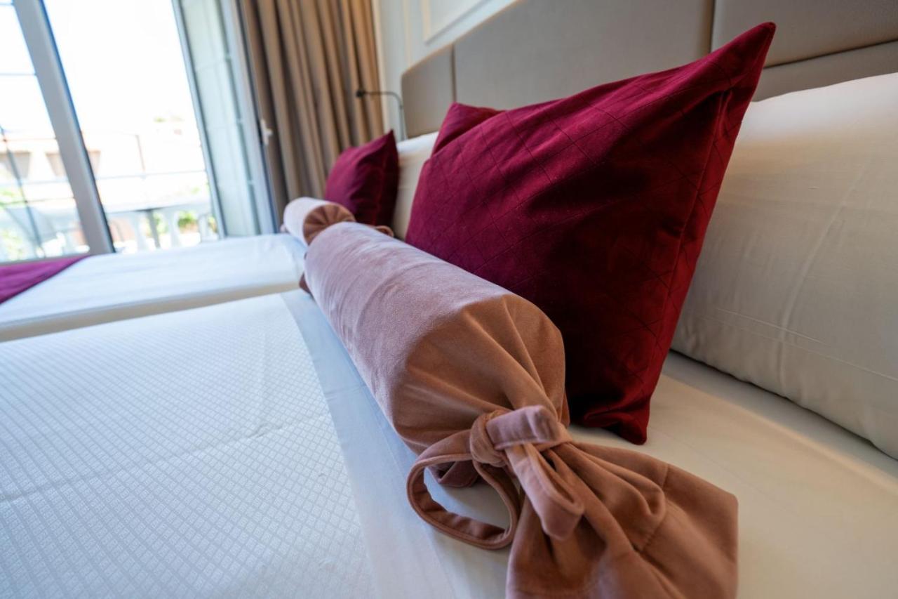 Seth Port Mahon Hotel Екстериор снимка