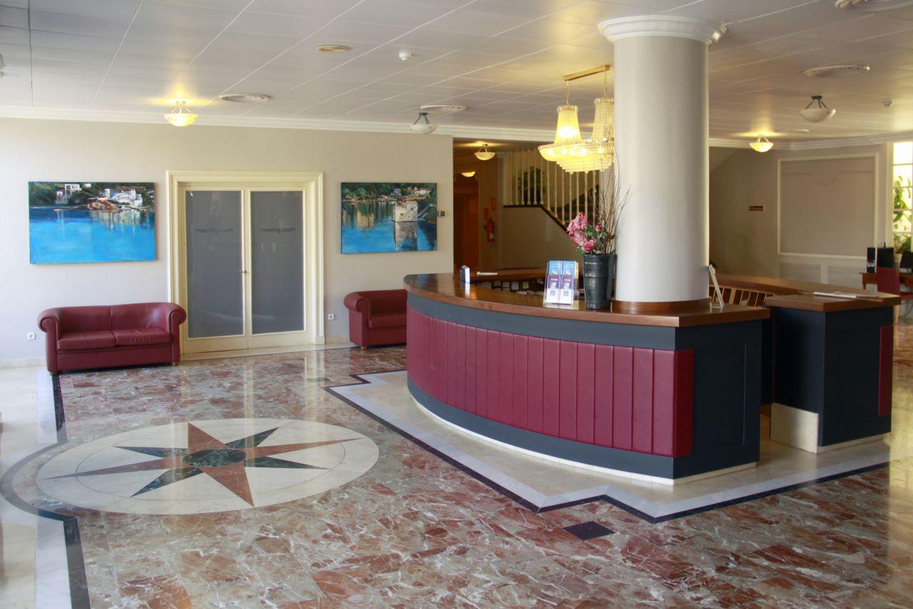 Seth Port Mahon Hotel Екстериор снимка