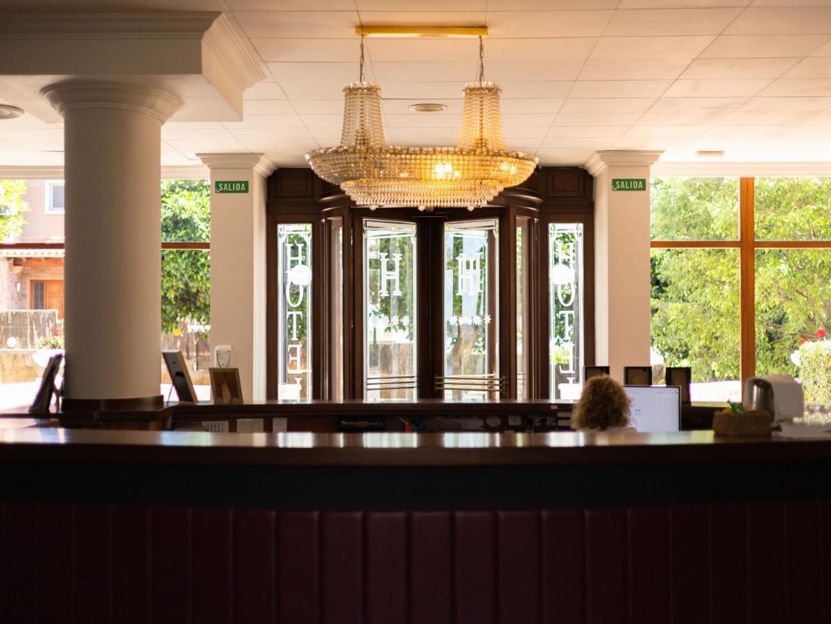 Seth Port Mahon Hotel Екстериор снимка