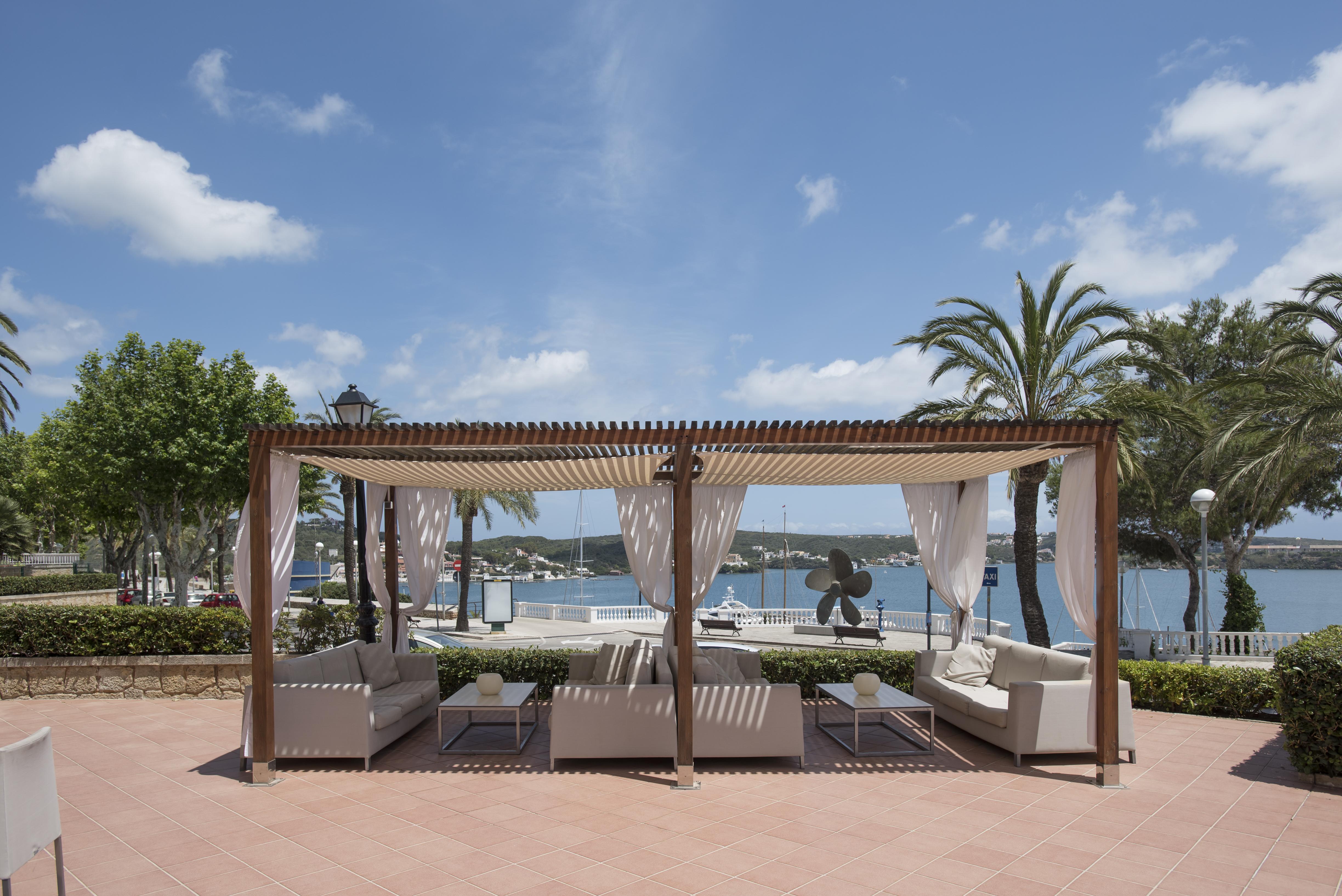 Seth Port Mahon Hotel Екстериор снимка