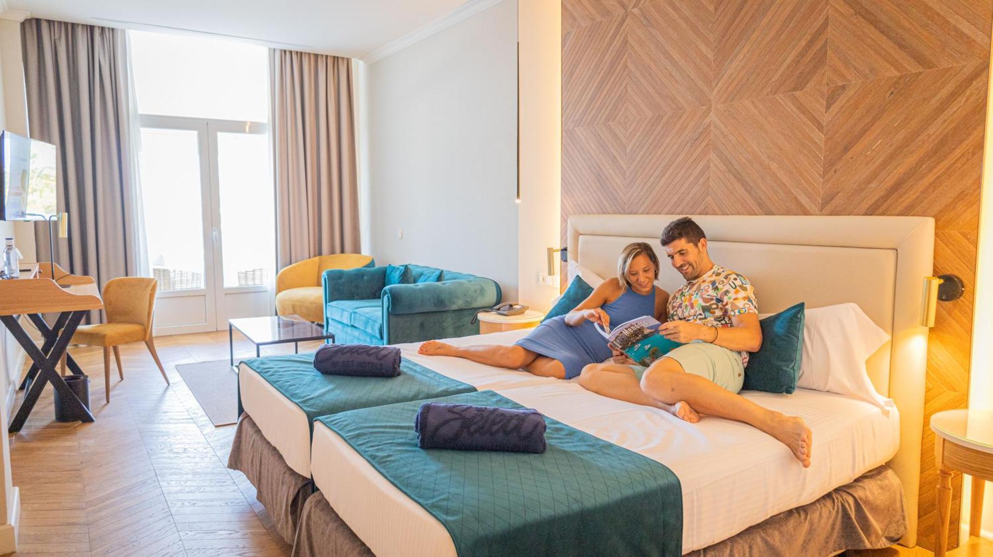 Seth Port Mahon Hotel Екстериор снимка