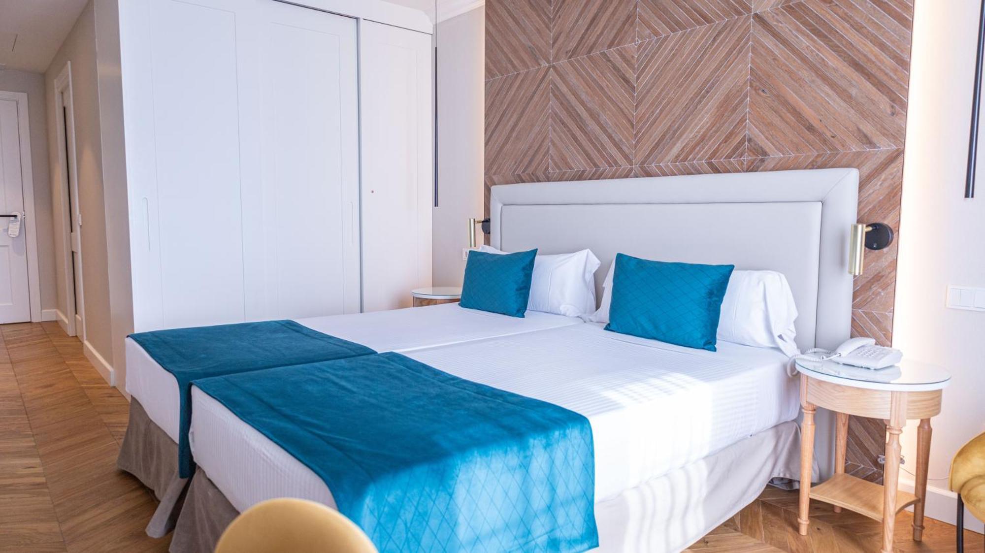 Seth Port Mahon Hotel Екстериор снимка