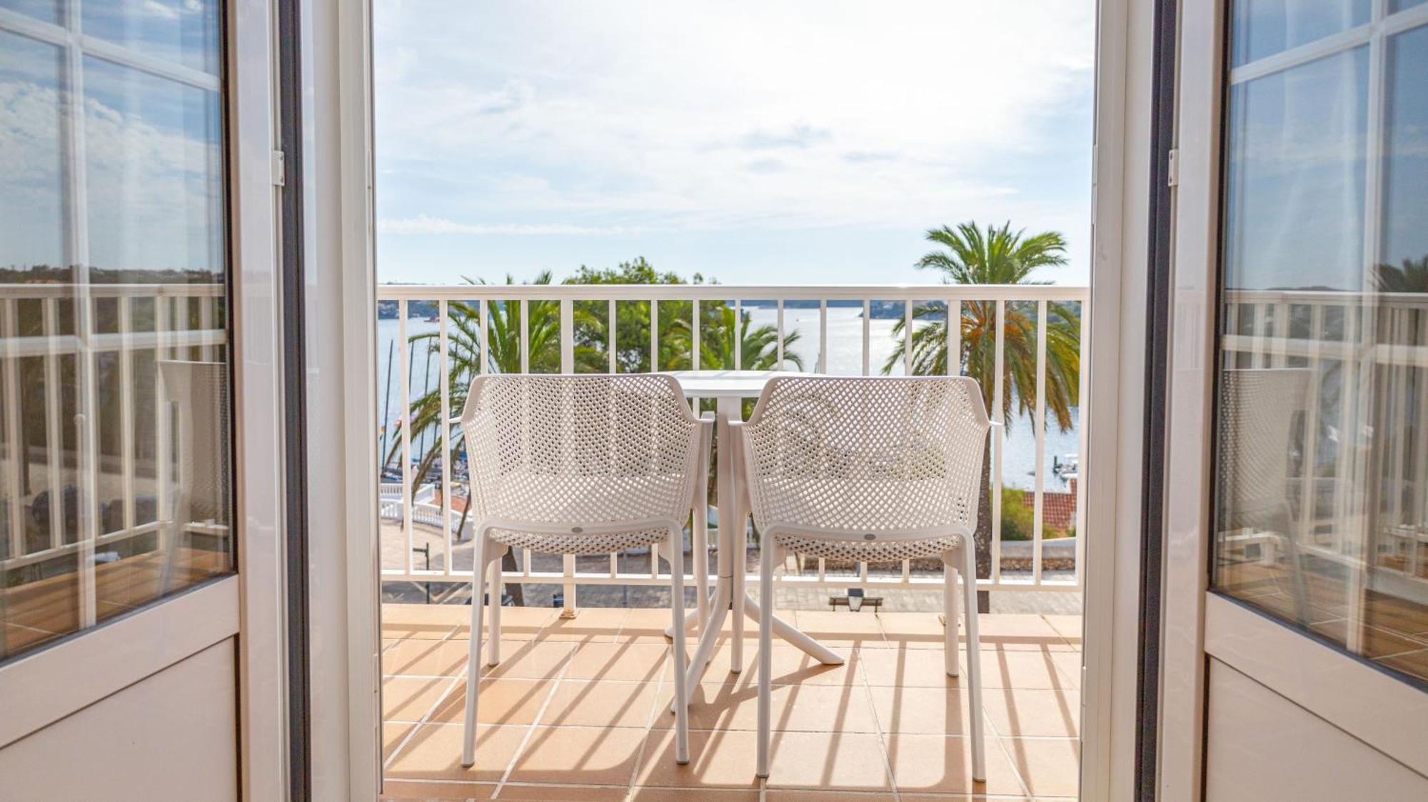Seth Port Mahon Hotel Екстериор снимка