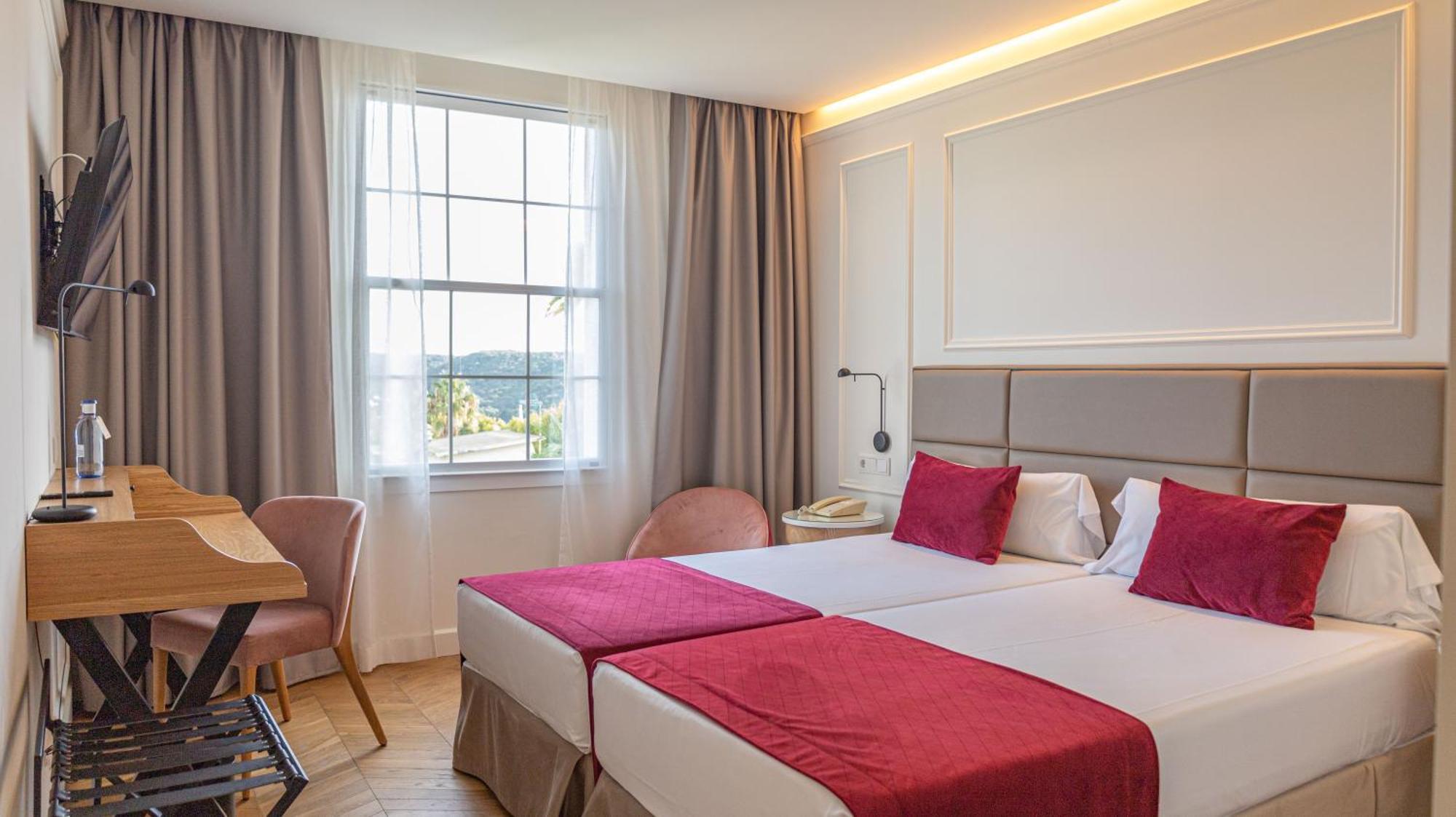 Seth Port Mahon Hotel Екстериор снимка