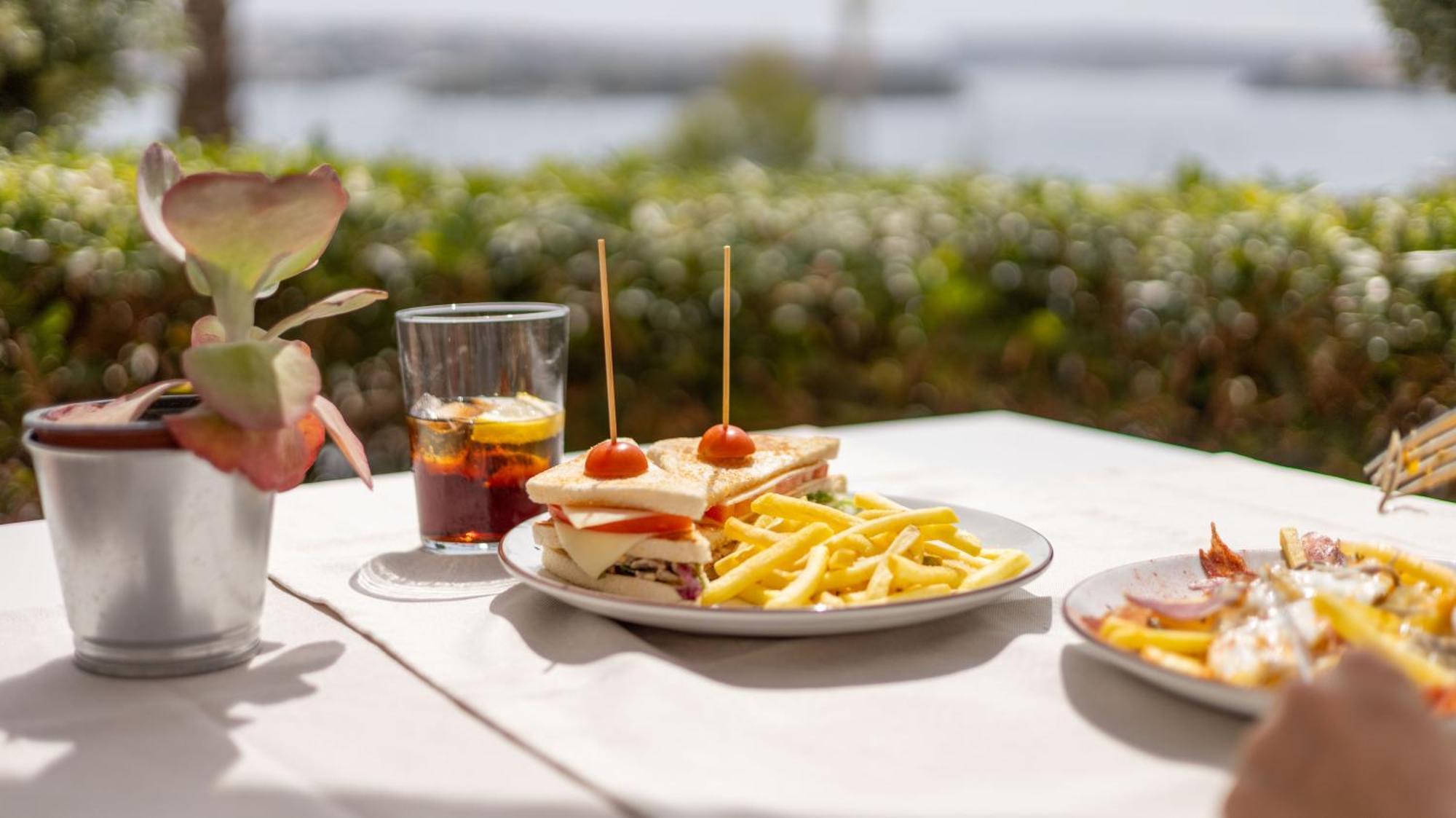 Seth Port Mahon Hotel Екстериор снимка