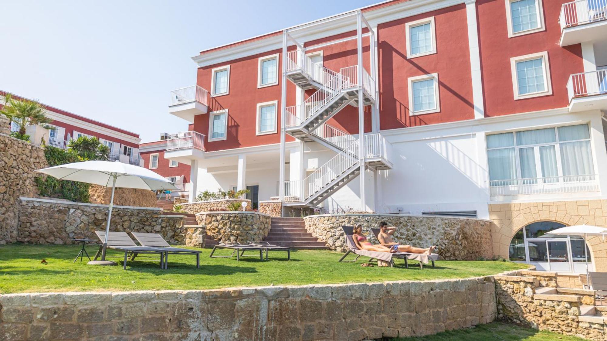 Seth Port Mahon Hotel Екстериор снимка