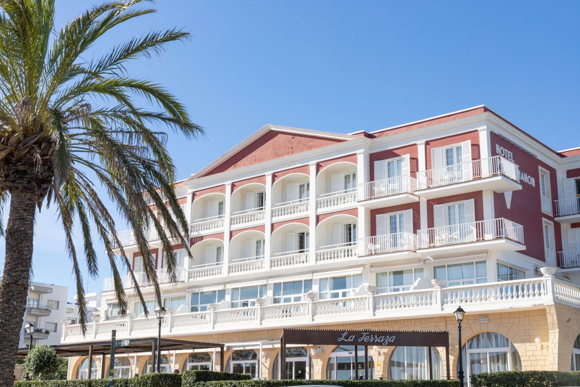Seth Port Mahon Hotel Екстериор снимка