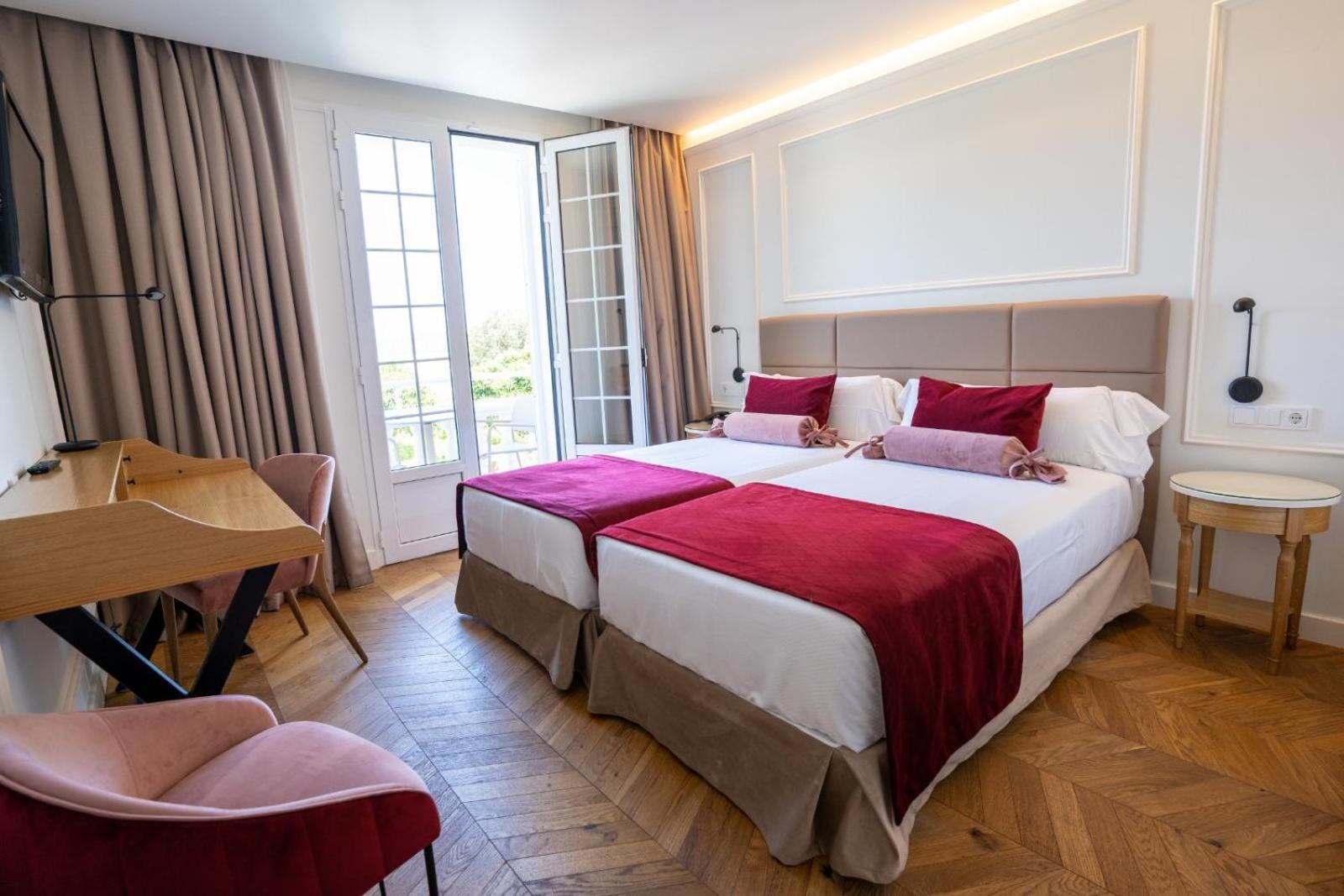 Seth Port Mahon Hotel Екстериор снимка